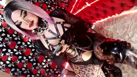 Snapshot of _hailyourqueenx chatting on 11/18/25, 08:13 GoDDess Chloe online show from 11/18/25, 08:13