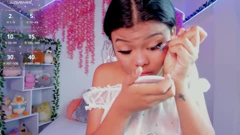 Snapshot of _hanna_sky chatting on 11/05/25, 05:35 Hanna Botero online show from 11/05/25, 05:35