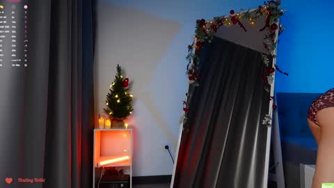 Snapshot of _healing_hottie_ chatting on 12/20/24, 12:27 Veronica online show from 12/20/24, 12:27