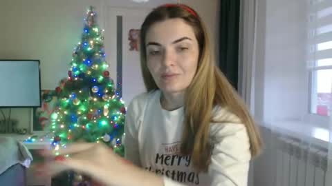 Snapshot of _hidden_frommymoom_ chatting on 12/25/24, 10:50 Criss4u online show from 12/25/24, 10:50