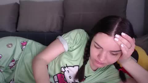 Snapshot of _hidden_frommymoom_ chatting on 02/28/26, 07:09 Criss4u online show from 02/28/26, 07:09