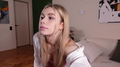 Laura online show from 01/18/25, 04:10