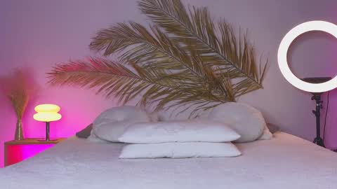 Holly online show from 12/21/24, 05:25