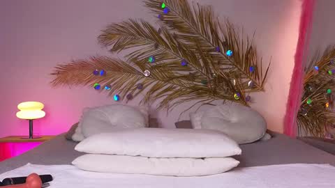 Holly online show from 02/08/25, 05:29