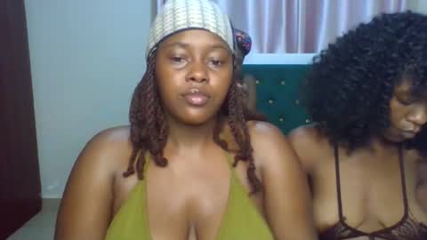 Snapshot of _honey_bloom chatting on 02/15/26, 08:02 _honey_bloom online show from 02/15/26, 08:02