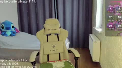 _hot_mia_1 online show from 02/09/25, 11:58