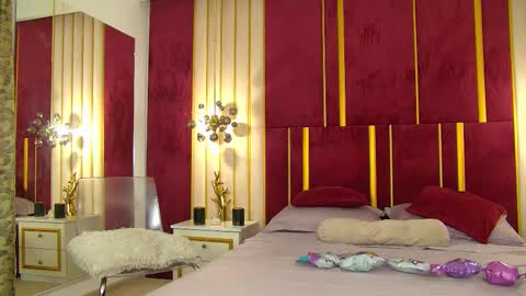 Snapshot of _hot_neighbour chatting on 10/23/25, 04:23 _hot_neighbour online show from 10/23/25, 04:23