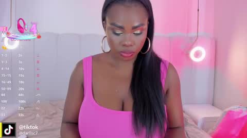 Snapshot of _huge_boobs_ebony chatting on 09/15/25, 07:36 Darlis online show from 09/15/25, 07:36