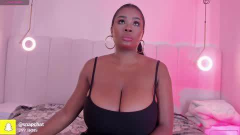 Snapshot of _huge_boobs_ebony chatting on 10/03/25, 07:33 Darlis online show from 10/03/25, 07:33