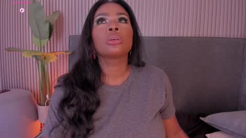 Snapshot of _huge_boobs_ebony chatting on 03/17/26, 08:12 Darlis online show from 03/17/26, 08:12