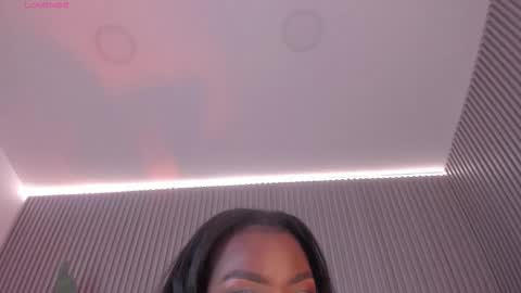 Snapshot of _huge_boobs_ebony chatting on 03/19/26, 08:13 Darlis online show from 03/19/26, 08:13