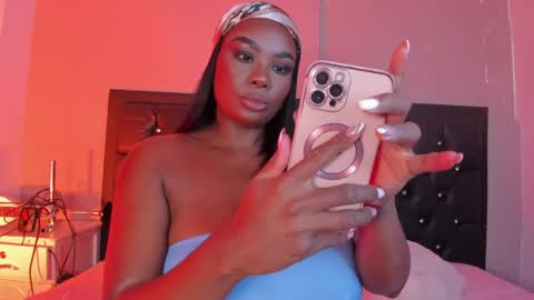 Snapshot of _huge_boobs_ebony chatting on 05/16/26, 09:24 Darlis online show from 05/16/26, 09:24