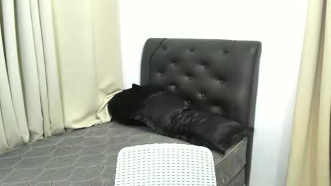 yanie online show from 11/30/25, 05:17