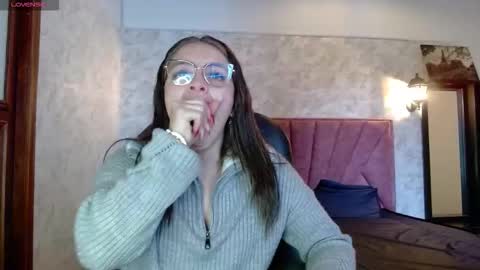 Isa online show from 09/12/25, 11:54