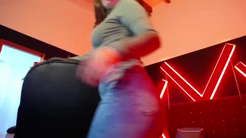 Isa online show from 12/15/25, 11:36