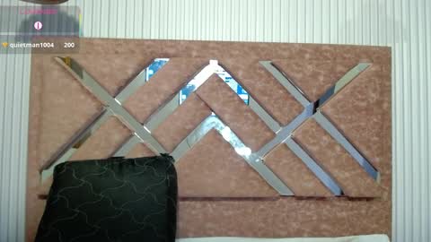 Isa online show from 04/13/26, 12:43