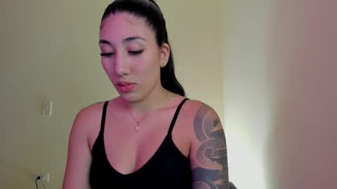 Snapshot of _isabella99_ chatting on 10/12/25, 04:44 Isabella online show from 10/12/25, 04:44