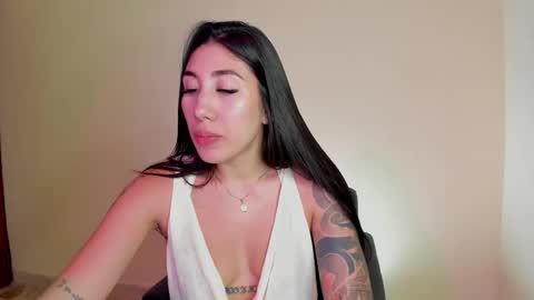 Isabella online show from 11/07/25, 10:54