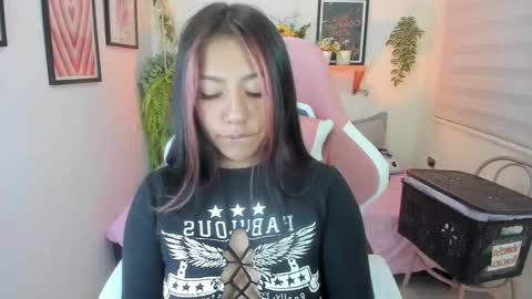 Snapshot of _ivanna11_ chatting on 10/20/25, 03:40 Ivanna online show from 10/20/25, 03:40