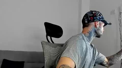 Snapshot of _jamesleandros chatting on 07/25/26, 05:10 jeison online show from 07/25/26, 05:10