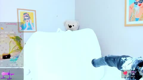 _jasminnee_ online show from 04/21/26, 01:39