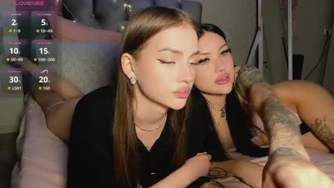 Jess blond and Leila brunette online show from 05/13/26, 12:46