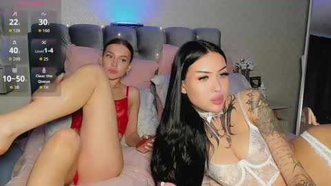 Jess blond and Leila brunette online show from 06/03/26, 04:23