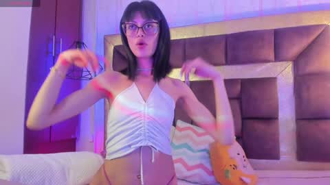 Snapshot of _jessy_moon_ chatting on 01/06/25, 07:56 ... online show from 01/06/25, 07:56