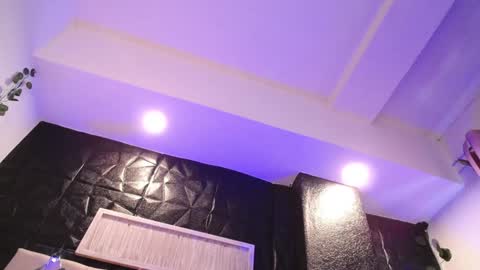 Mia online show from 12/09/24, 04:47