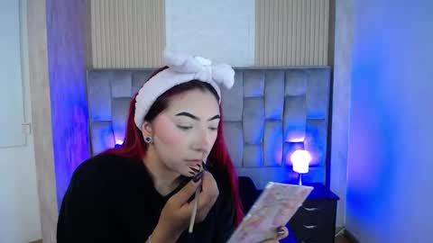 Mia online show from 09/11/25, 01:44