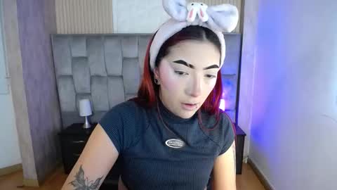 Mia online show from 10/21/25, 02:18