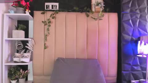 Mia online show from 01/19/26, 04:11