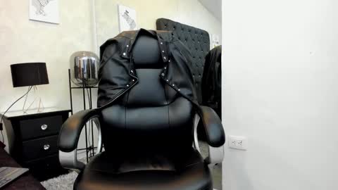 Snapshot of _johnson_alana chatting on 05/21/26, 12:12 _johnson_alana online show from 05/21/26, 12:12