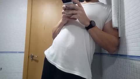 Snapshot of _julian_69 chatting on 11/26/25, 06:31 Jonnhy online show from 11/26/25, 06:31