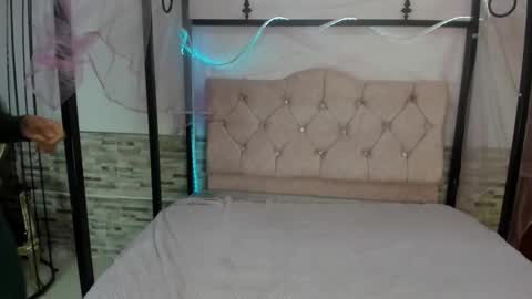 julie cooper online show from 04/23/26, 09:17