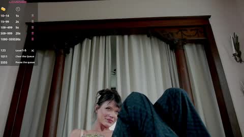 Snapshot of _june chatting on 06/07/26, 06:22 june online show from 06/07/26, 06:22