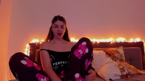 _just_a_simple_girl online show from 01/09/25, 11:36