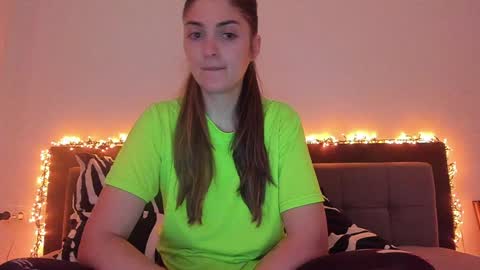 _just_a_simple_girl online show from 01/16/25, 11:37