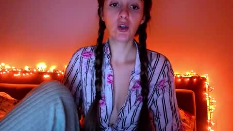 _just_a_simple_girl online show from 10/15/25, 11:32