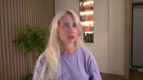 Kate online show from 09/17/25, 02:19