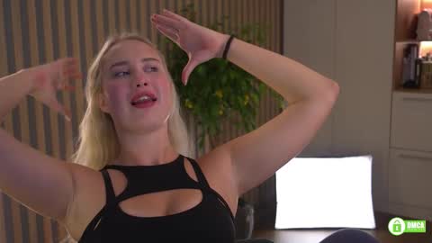 Kate online show from 09/26/25, 09:35