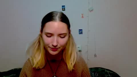 _kikiclark_ online show from 10/08/25, 08:17