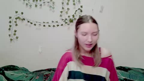 _kikiclark_ online show from 12/03/25, 11:41