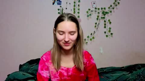 _kikiclark_ online show from 12/18/25, 08:59