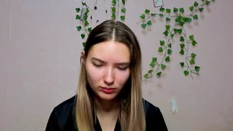 _kikiclark_ online show from 12/21/25, 09:16