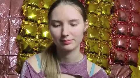 _kikiclark_ online show from 03/21/26, 09:18