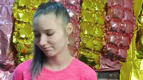 _kikiclark_ online show from 04/11/26, 08:24