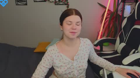 Snapshot of _kirieshka chatting on 01/22/25, 05:37 Molly Emily online show from 01/22/25, 05:37