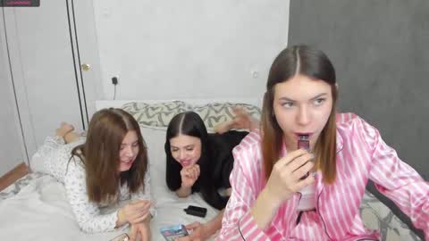 Snapshot of _kirieshka chatting on 02/16/25, 02:32 Molly Emily online show from 02/16/25, 02:32