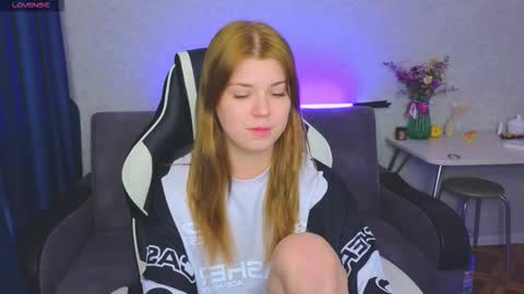 Snapshot of _kirieshka chatting on 11/28/25, 06:10 Molly Emily online show from 11/28/25, 06:10